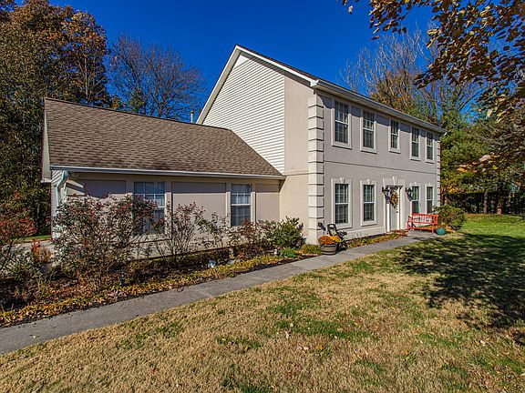 3rd image of 805 Meadowfield Dr