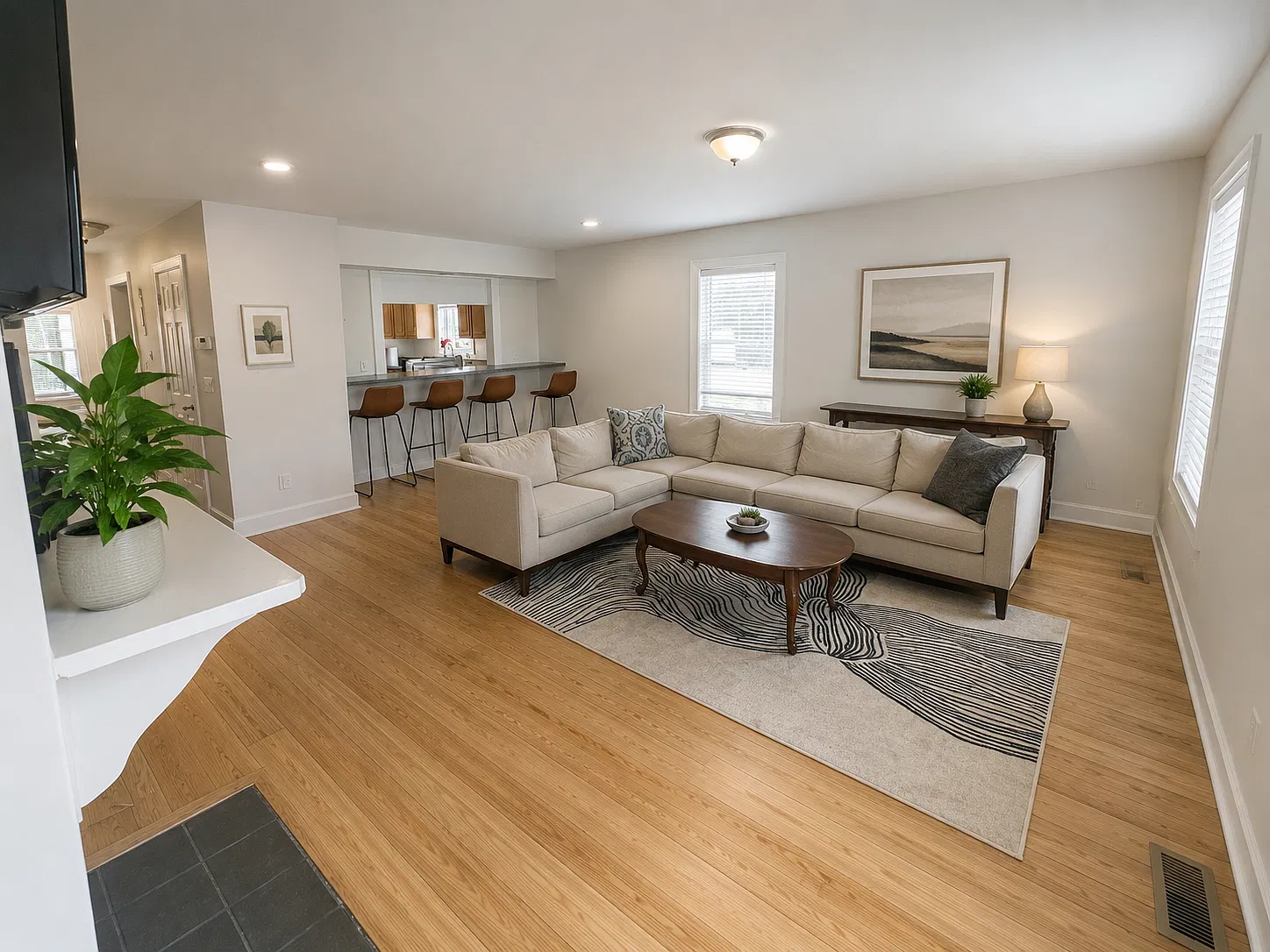 4 bed, 2.5 bath, 1900 sqft, $5,150 — Photo 4