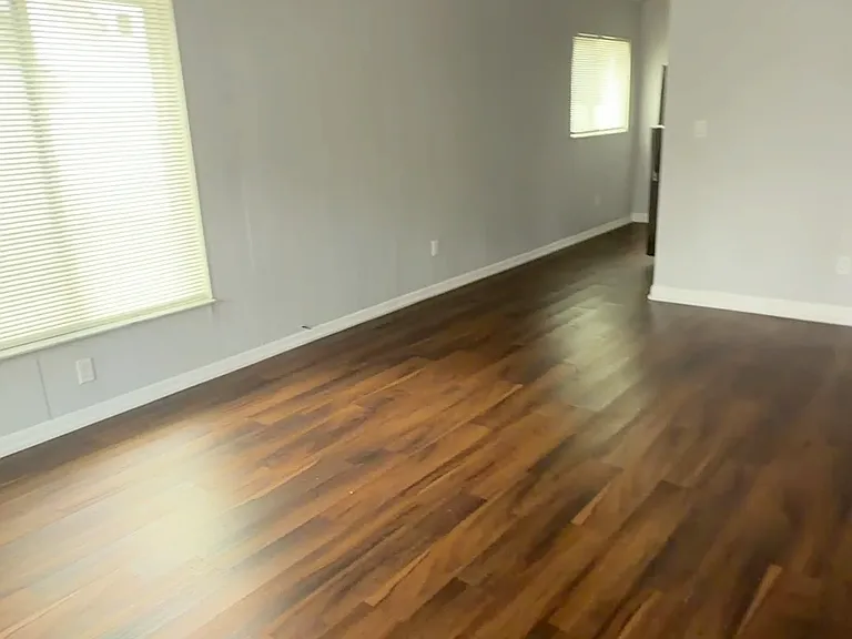 563 W Montrose St #11 — Photo 16