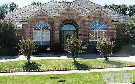 1st image of 713 Evergreen Dr