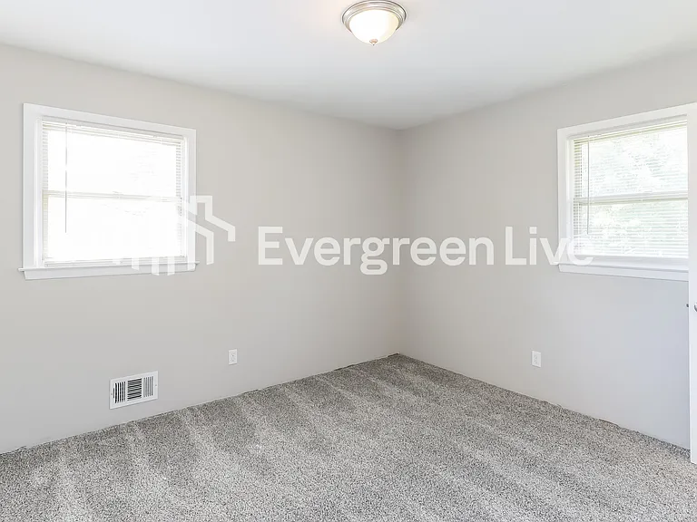 210 Bryant Ave — Photo 9