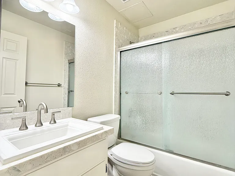 633 Stewart St #6 — Photo 7