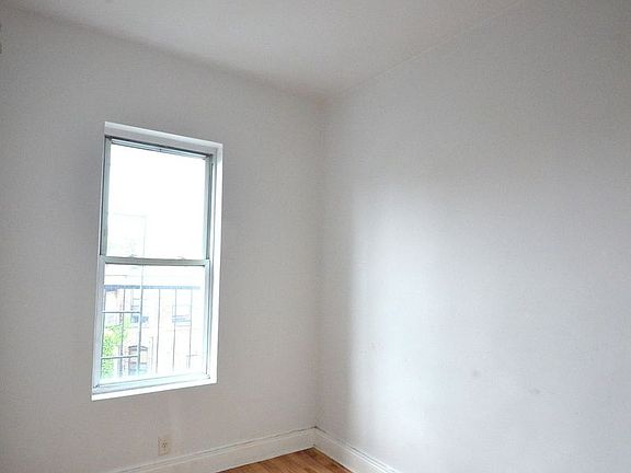 5th image of 174 W 137th St APT 17