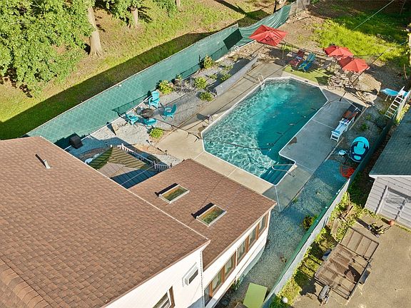 3rd image of 802 Placek Dr