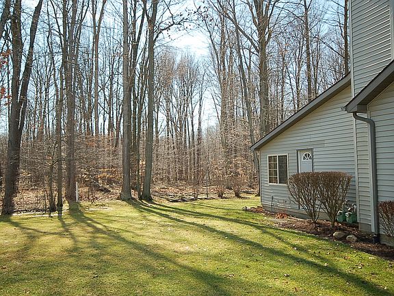 3rd image of 324 Golf Dr