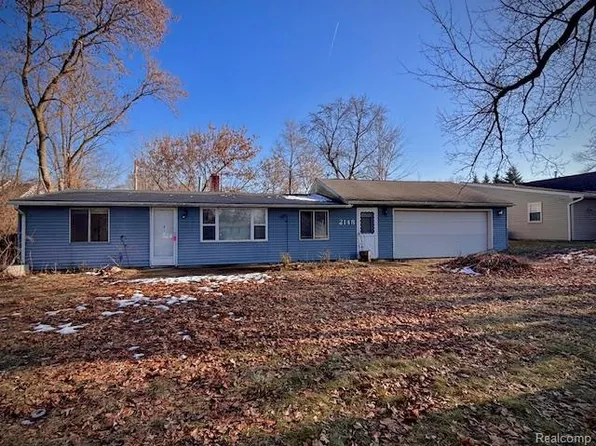 2148 Hoeft Dr, Commerce Township, MI 48390