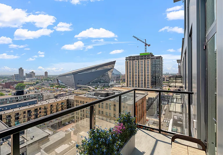 240 Park Avenue — Photo 5