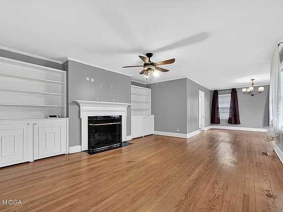 2nd image of 3057 Ridge Ave