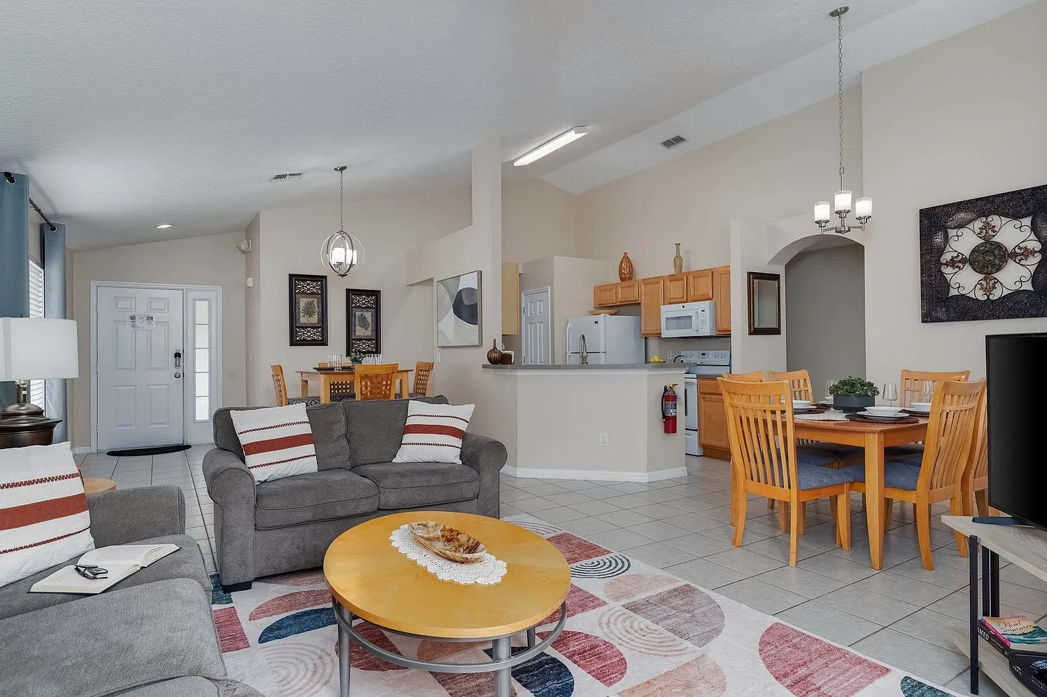 4 bed, 3.0 bath, 1636 sqft, $4,171 — Photo 1