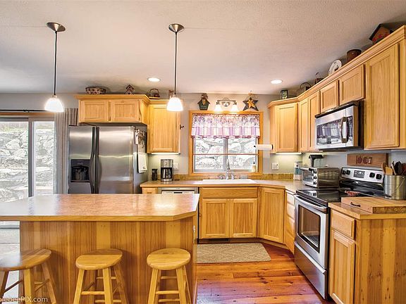 5th image of 805 N Thomas Ln