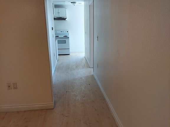 3rd image of 1325 Venice Blvd APT 206