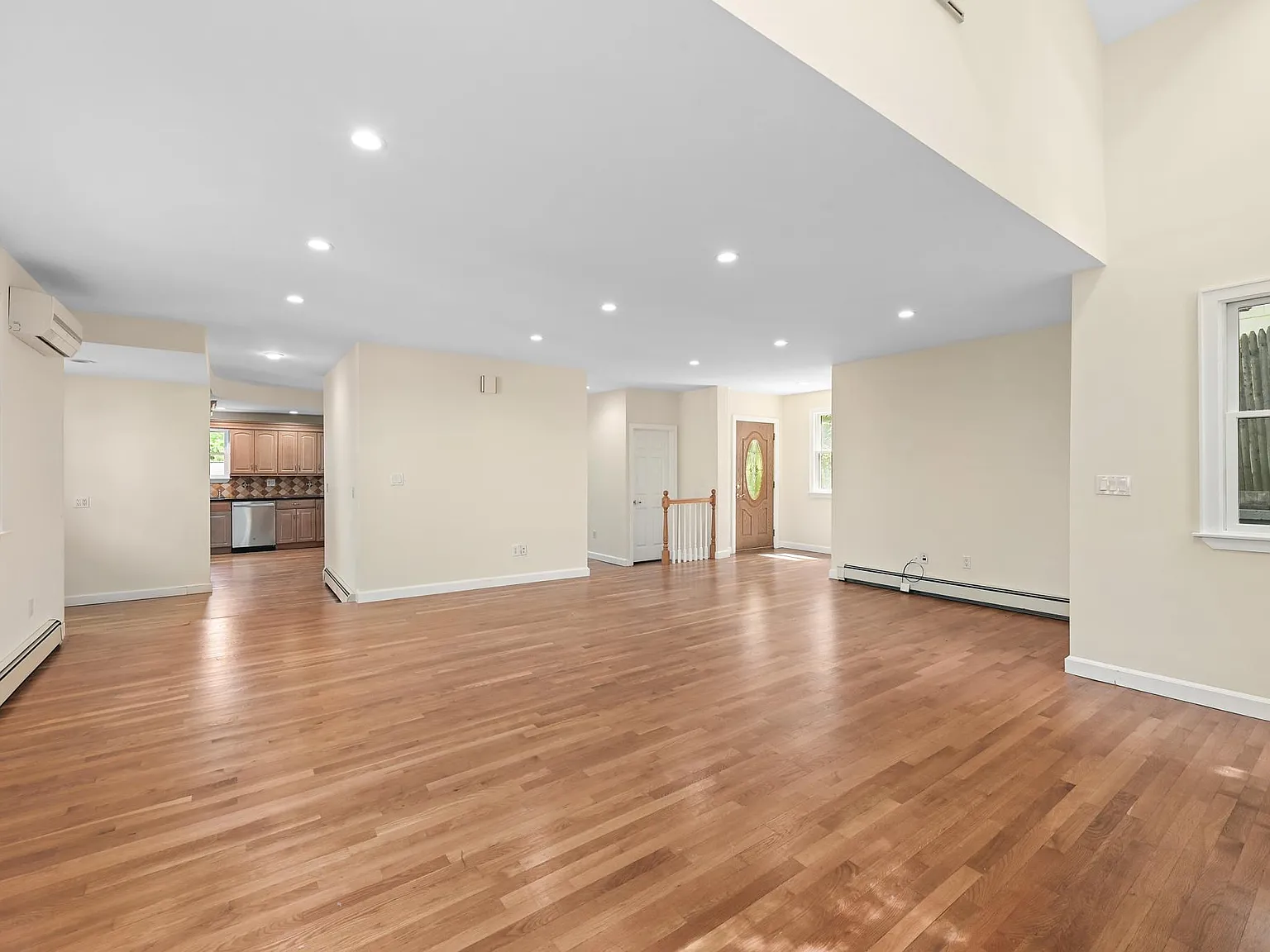 3 bed, 2221 sqft, $6,200 — Photo 2