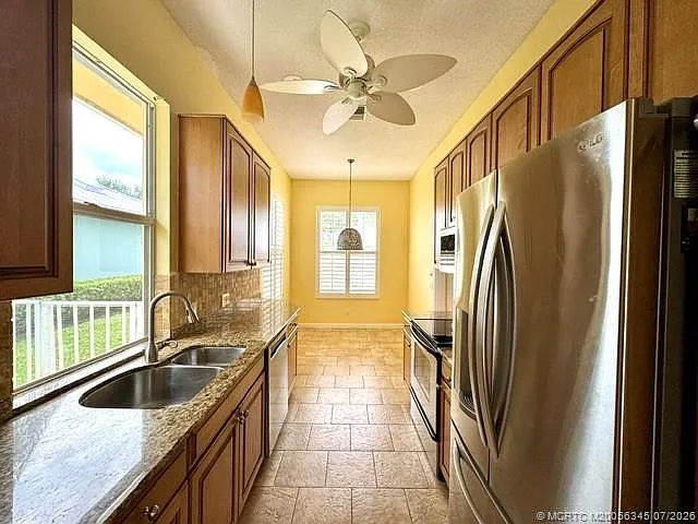 3 bed, 2.0 bath, 1563 sqft, $3,950 — Photo 4