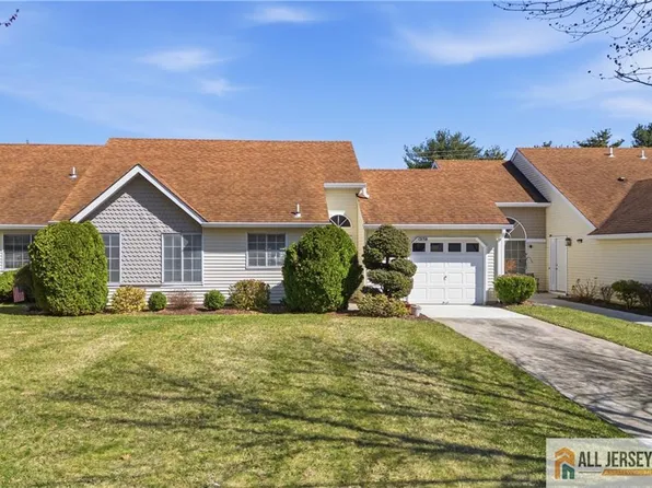 1213 Lindera Plz #B, Monroe Township, NJ 08831