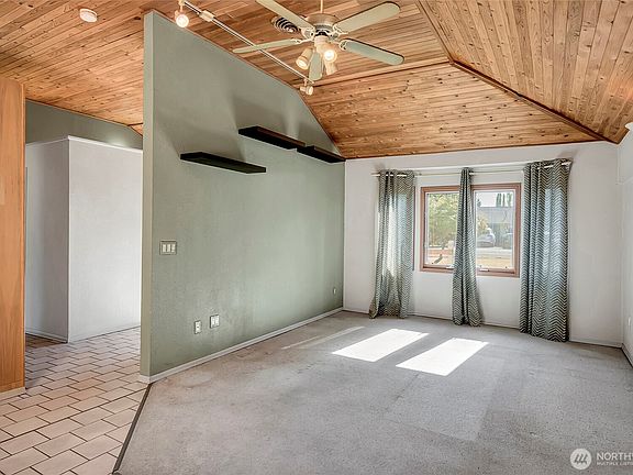 2nd image of 809 Celery Avenue