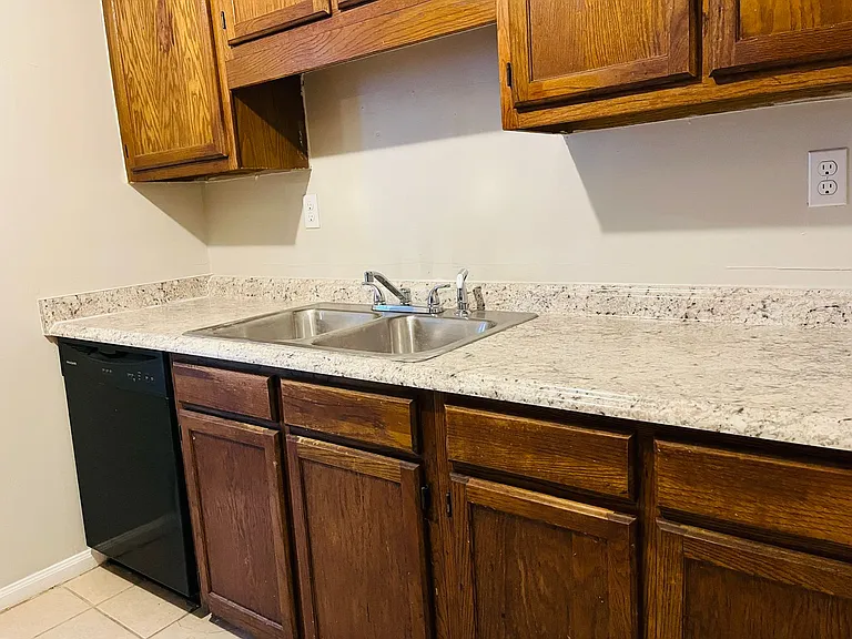 145 Pine Ter — Photo 12