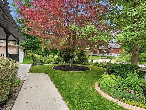 4th image of 292 Thorncrest Dr