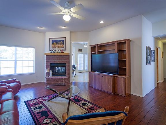 3rd image of 2 Kensington Ct