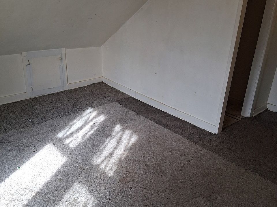 2nd image of 220 N Prairie Ave #11535465