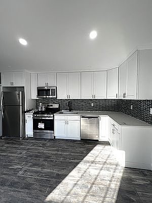 3rd image of 22-71 Crescent St #1A