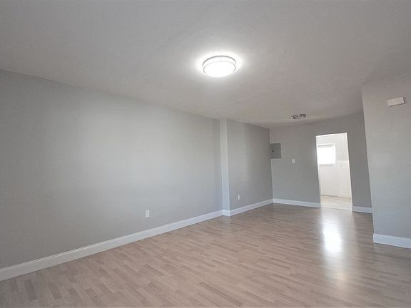 3rd image of 7625 Carlyle Ave APT 08