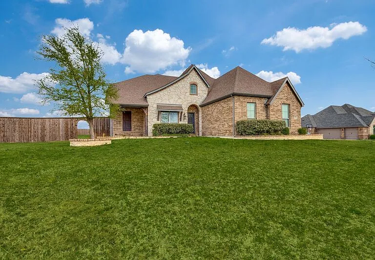 830 Cross Creek Dr — Photo 1
