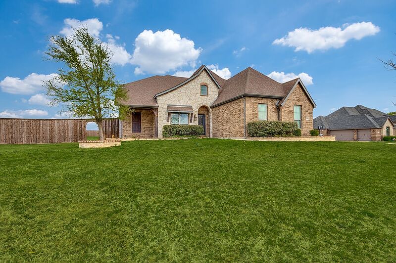1st image of 830 Cross Creek Dr