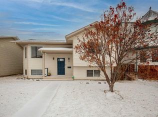 52 N Harper Dr, Sylvan Lake, AB T4S 1X7