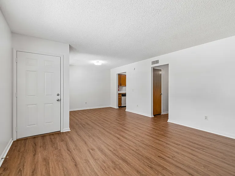 702 Meadowbrook Dr #2 — Photo 4