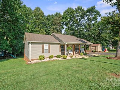 5476 Chestnut Dr, Hickory, NC, 28602