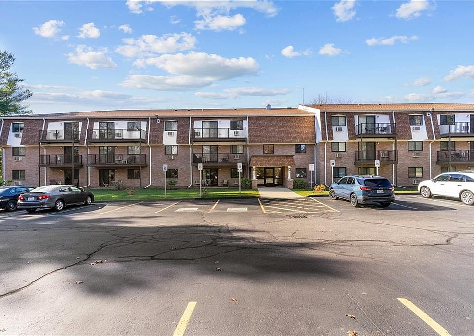 1st image of 752 Quaker Ln APT 202C