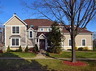 172 S Bothwell St, Palatine, IL 60067