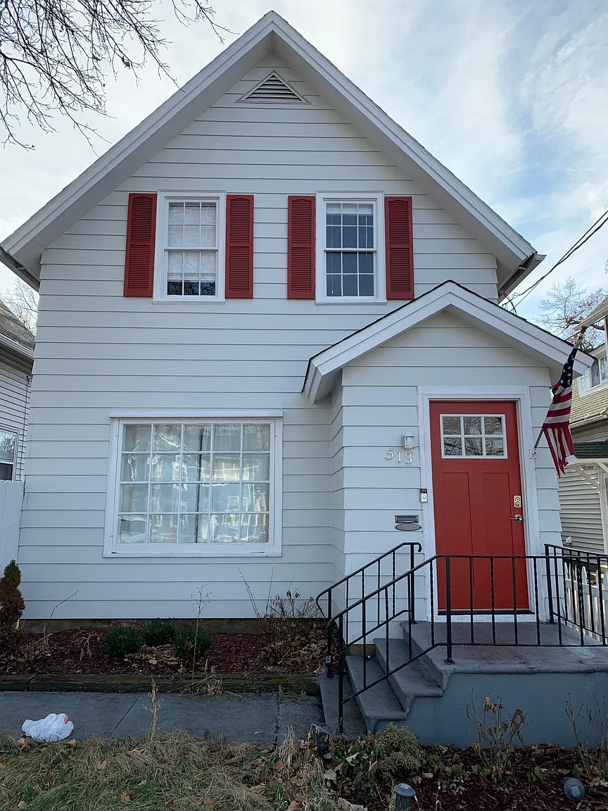 513 Villa St photo 1