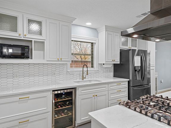 5th image of 3304 Huisache St