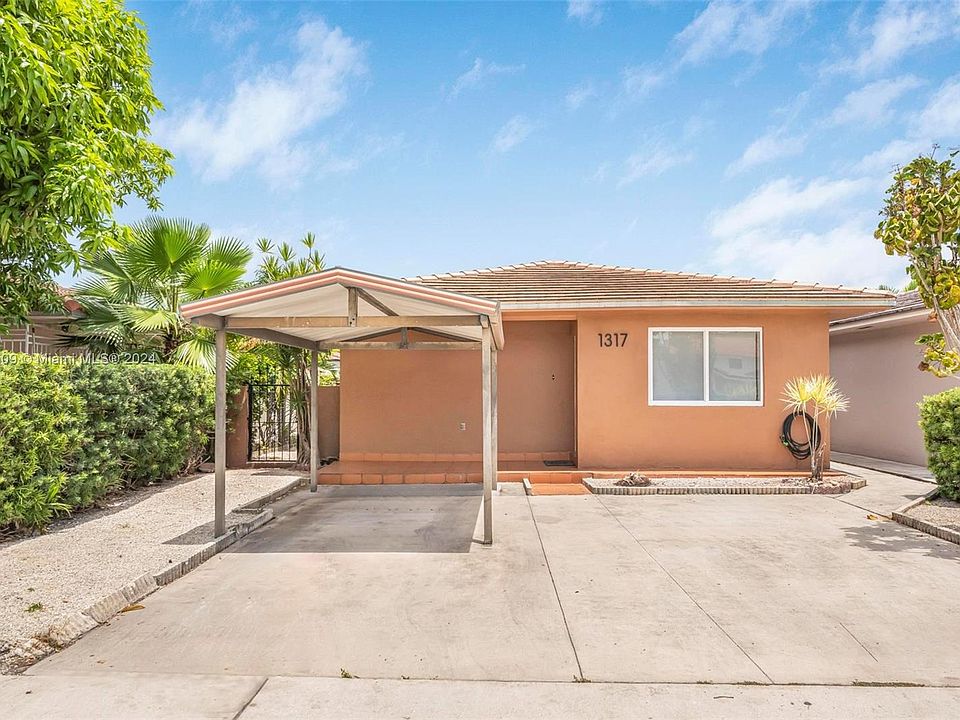1st image of 1317 W 42nd Pl