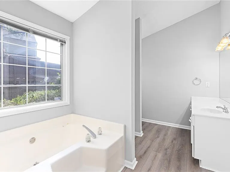 2110 Racquet Club Cir — Photo 24