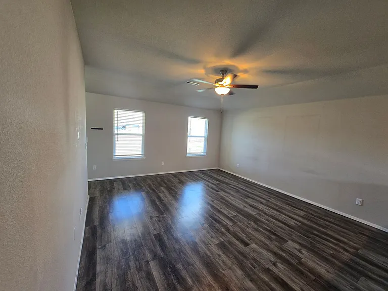 1061 E Bunting St — Photo 4