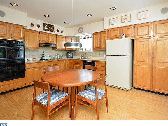 4th image of 927 Morgan Ave