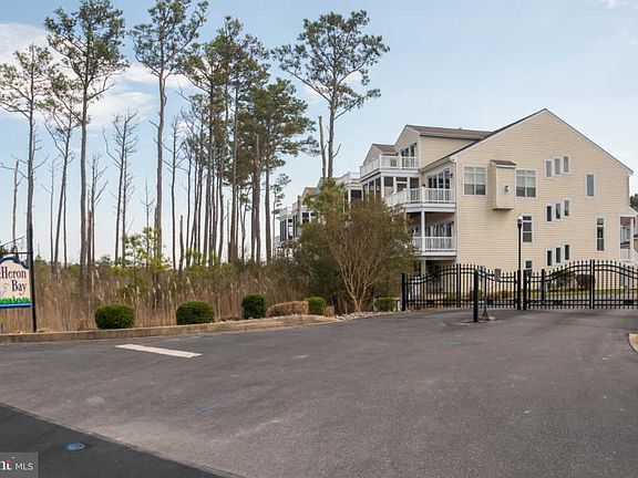 5th image of 32571 Heron Cir #11