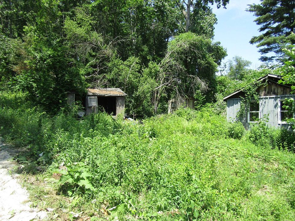 2nd image of 14 Iroquois St #0