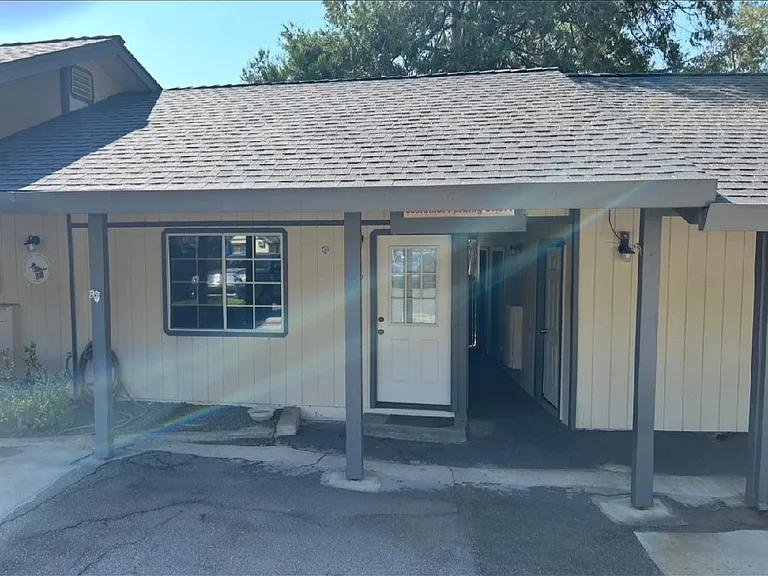 23000 Meadow Ln #H — Photo 2