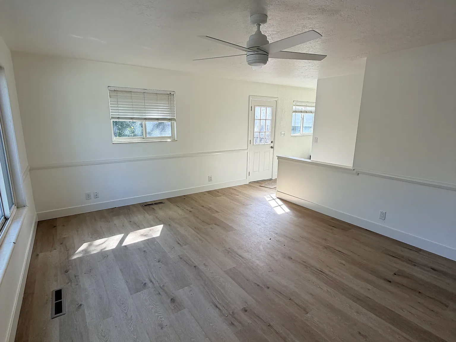 6 bed, 2116 sqft, $2,995 — Photo 2
