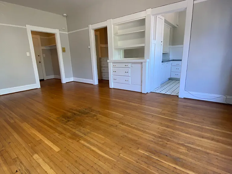 2345 NE Sandy Blvd #20 — Photo 4