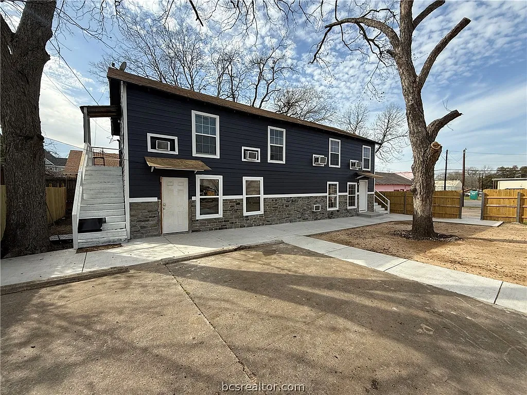 405 W Wm J Bryan Pkwy — Photo 1