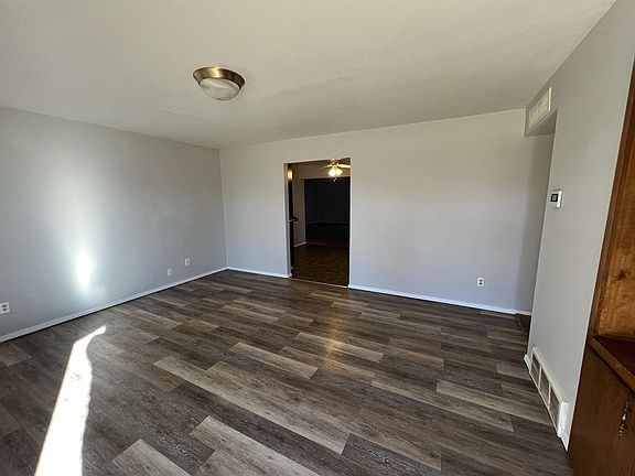 2nd image of 824 W Manana Blvd
