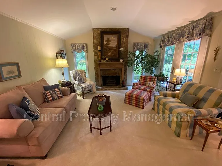 4724 Coach Hill Dr — Photo 27
