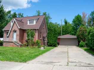 22193 Blackburn St, Saint Clair Shores, MI 48080