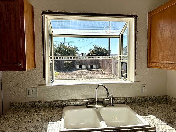 5th image of 544 De Armond Pl