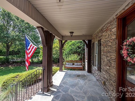 3rd image of 719 Mountain Laurel Way
