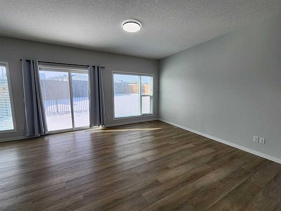 4th image of 365 NE Edith Rd NW